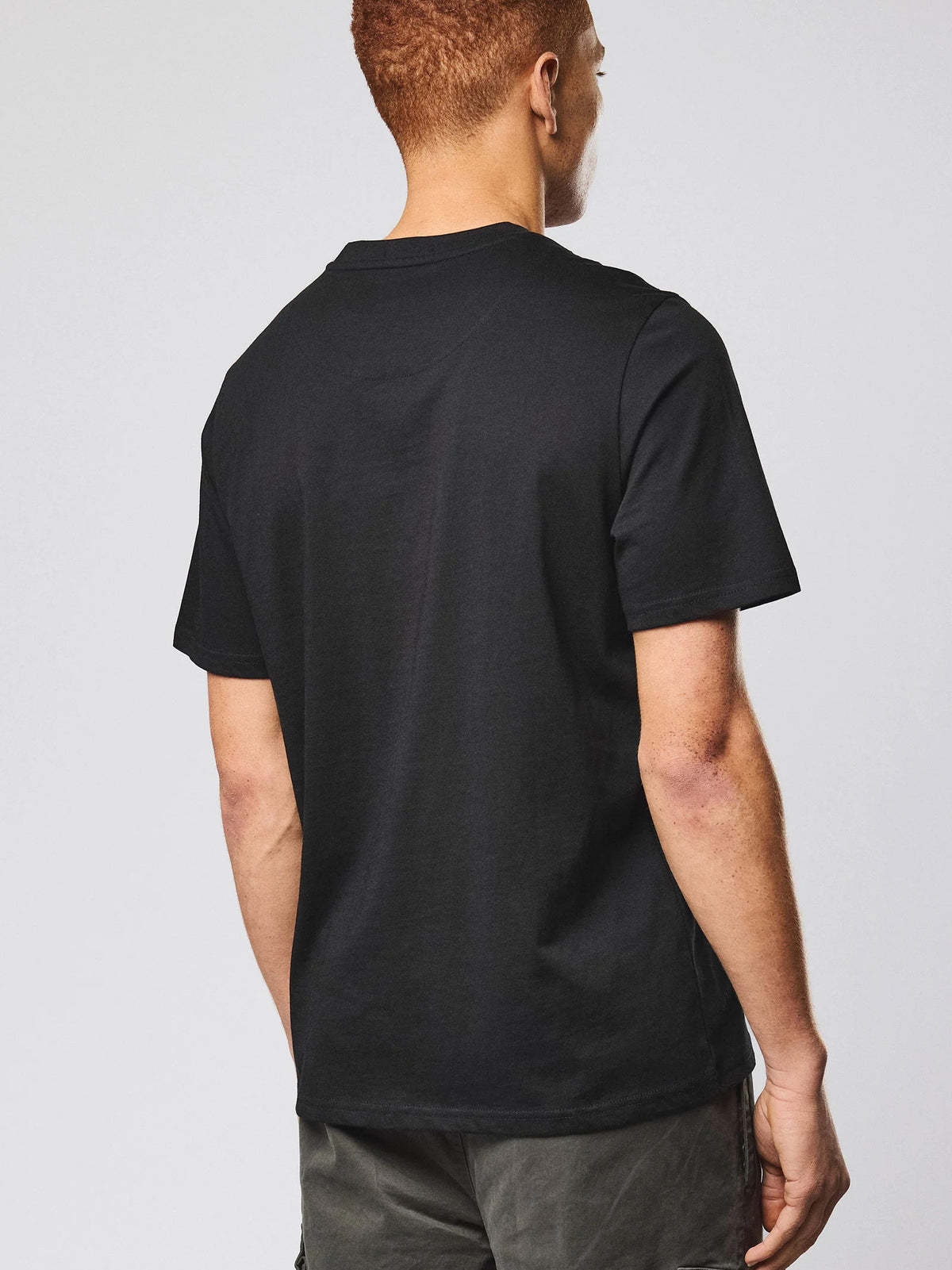 T-shirt Weekend Offender Nero con patch BROOKLANDS BLACK WEEKEND OFFENDER 