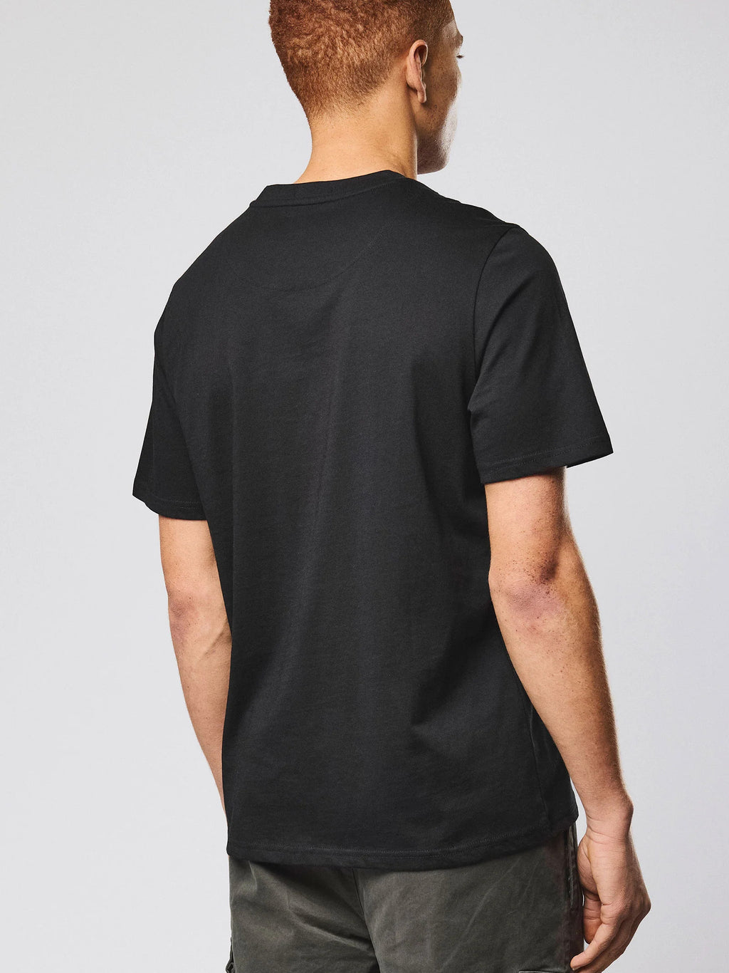 T-shirt Weekend Offender Nero con patch BROOKLANDS NERO WEEKEND OFFENDER 