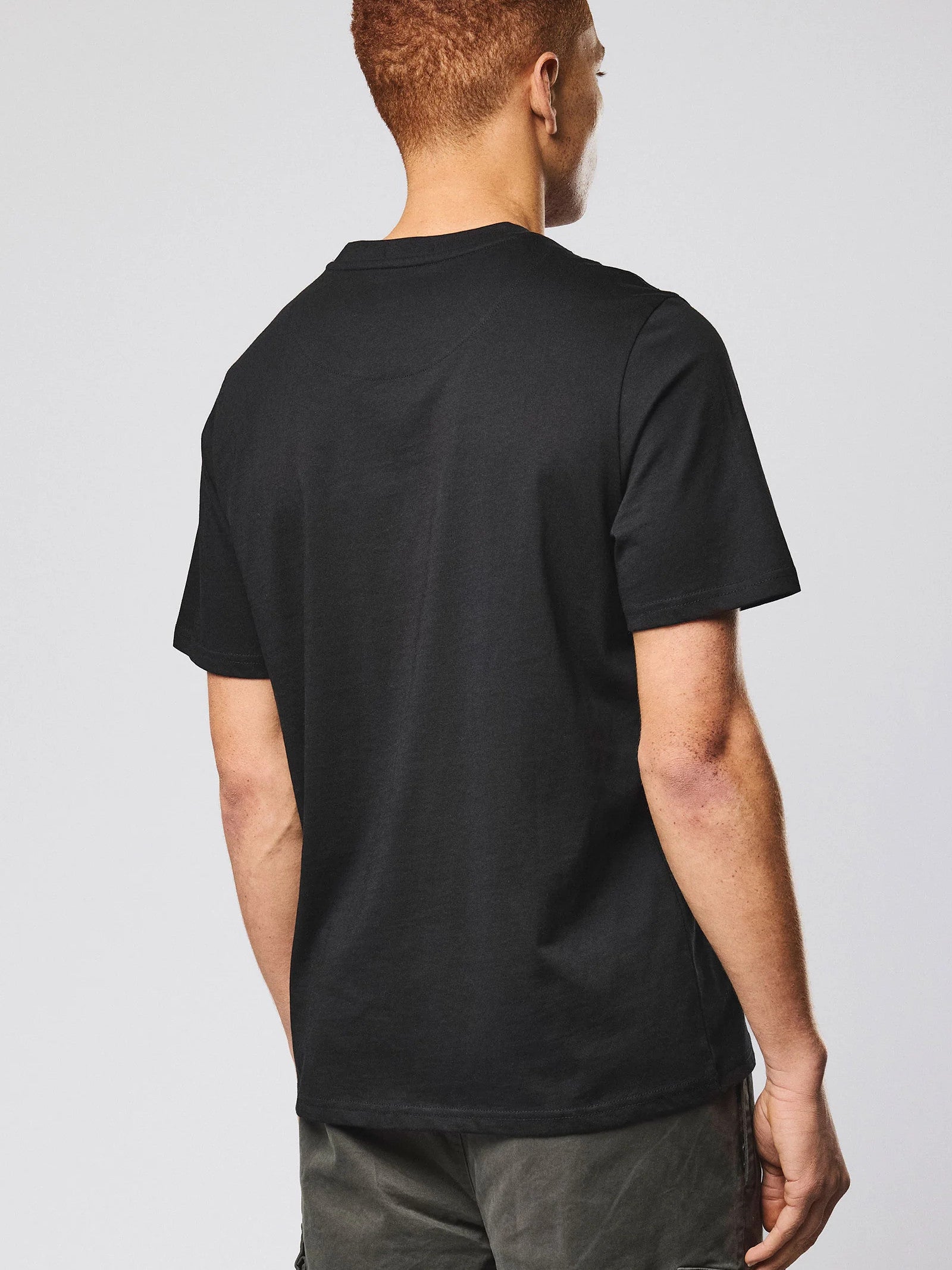 T-shirt Weekend Offender Nero con patch BROOKLANDS NERO WEEKEND OFFENDER 