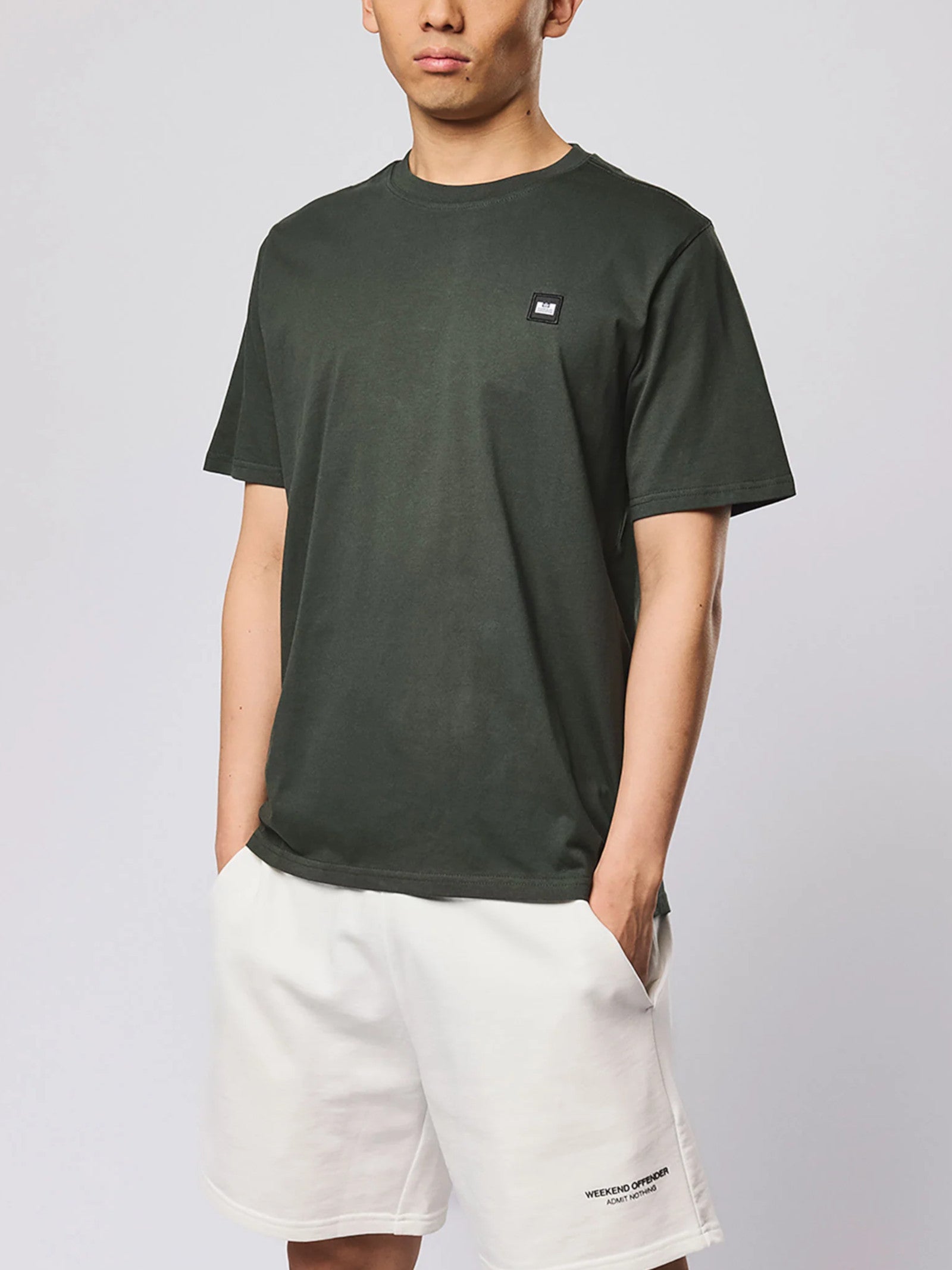 T-shirt Weekend Offender Verde con patch BROOKLANDS VERDE WEEKEND OFFENDER 