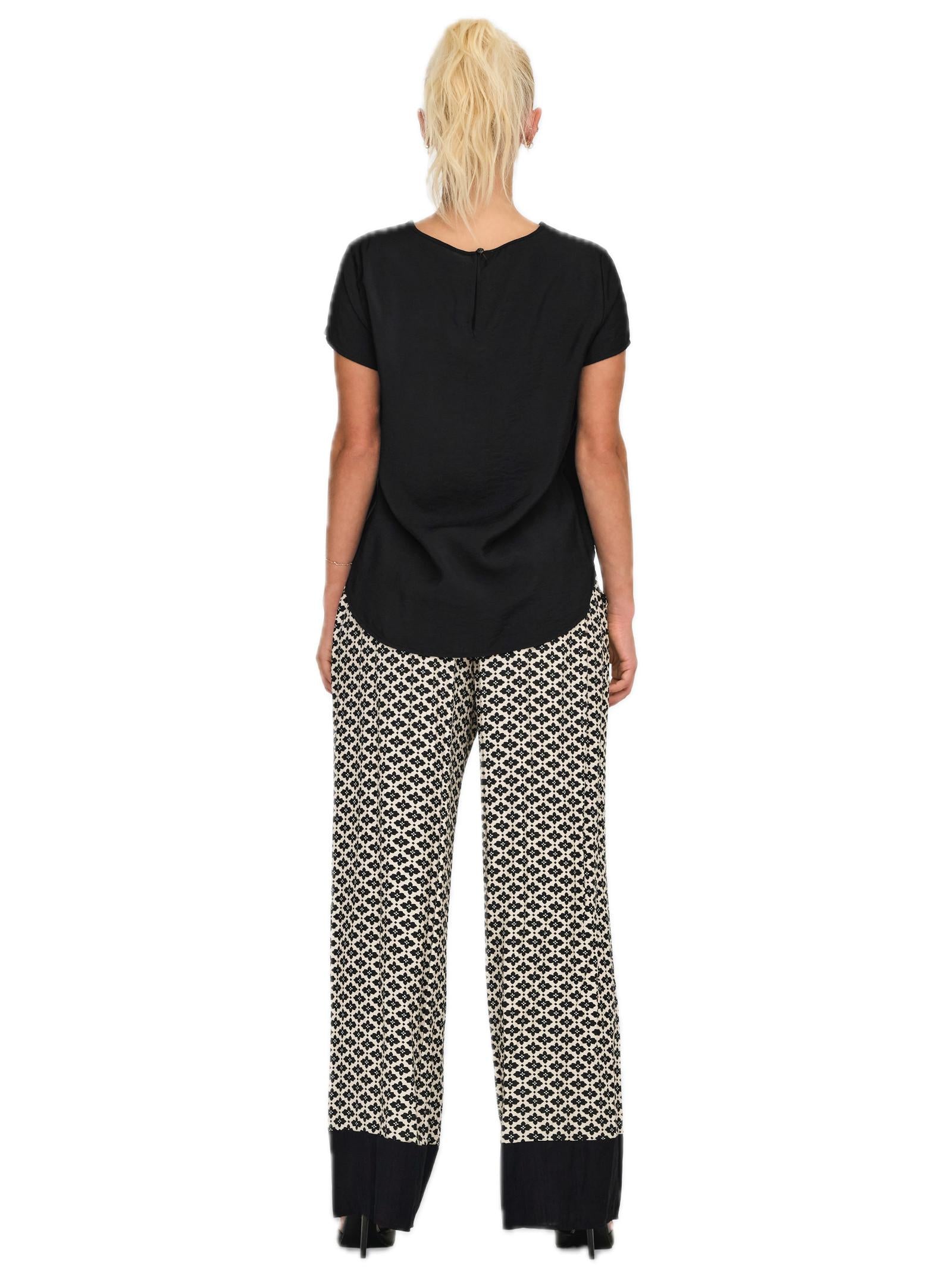 T-shirt Only Nero Sara a maniche corte 15339742 /Black ONLY 