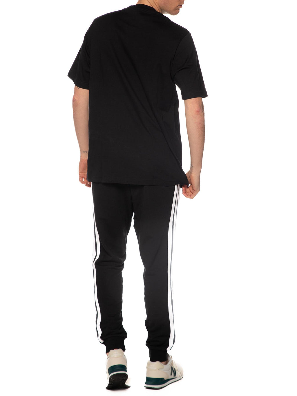 T-shirt Adidas Nero logo piccolo JE9024 NERO ADIDAS 